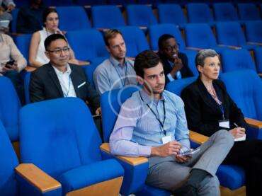 Networking dynamics at business forums